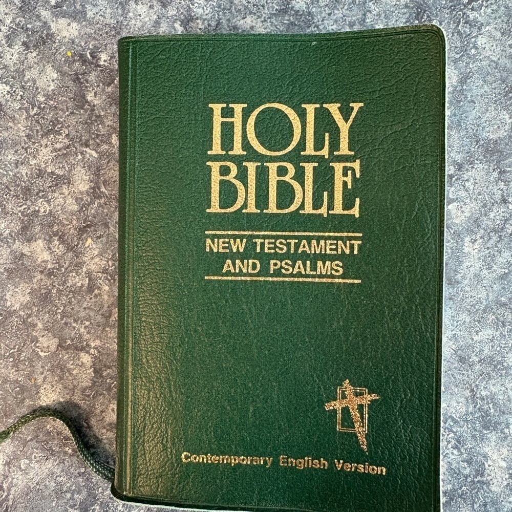 Holy Bible New Testament and Psalms Contemporary English Version Green